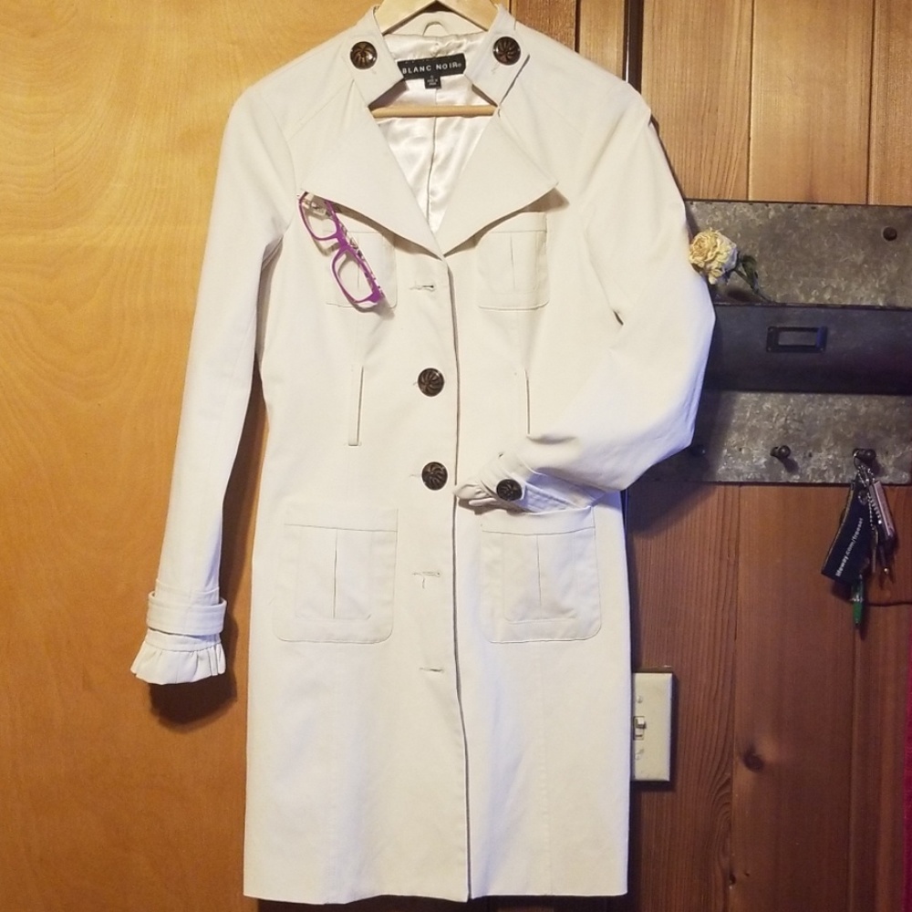 Sophisticated rain coat